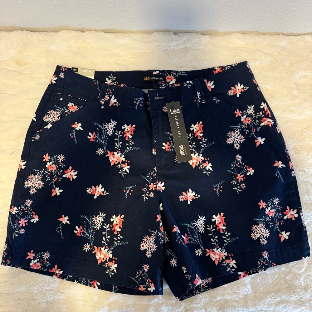 Lee Women’s Shorts blue floral‎ shorts Mid Rise pockets straight fit